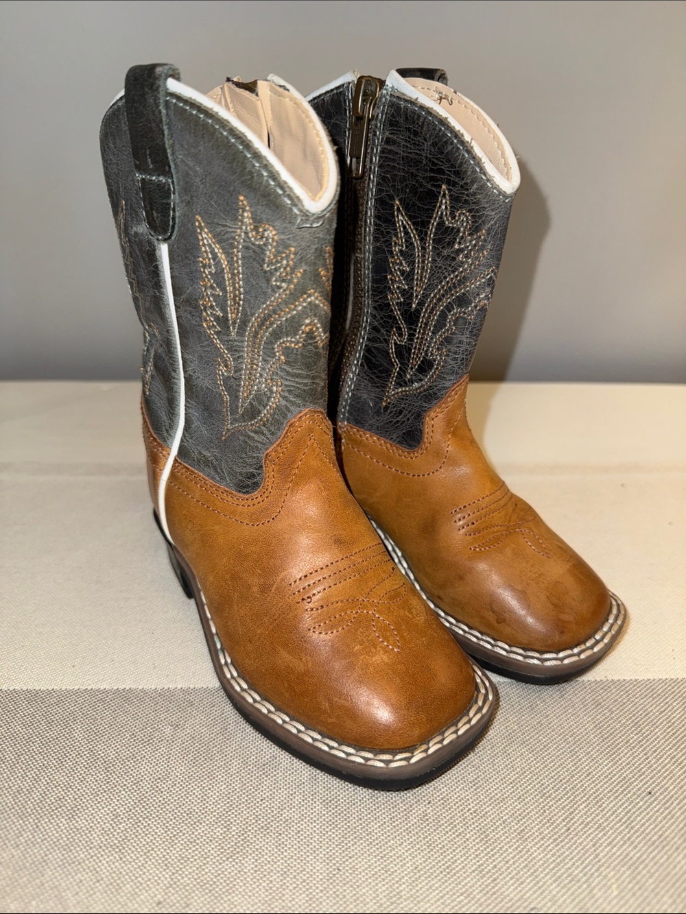 Cody James toddler Kids Two-Tone Tan and Black Western Pull-On Boots size 6